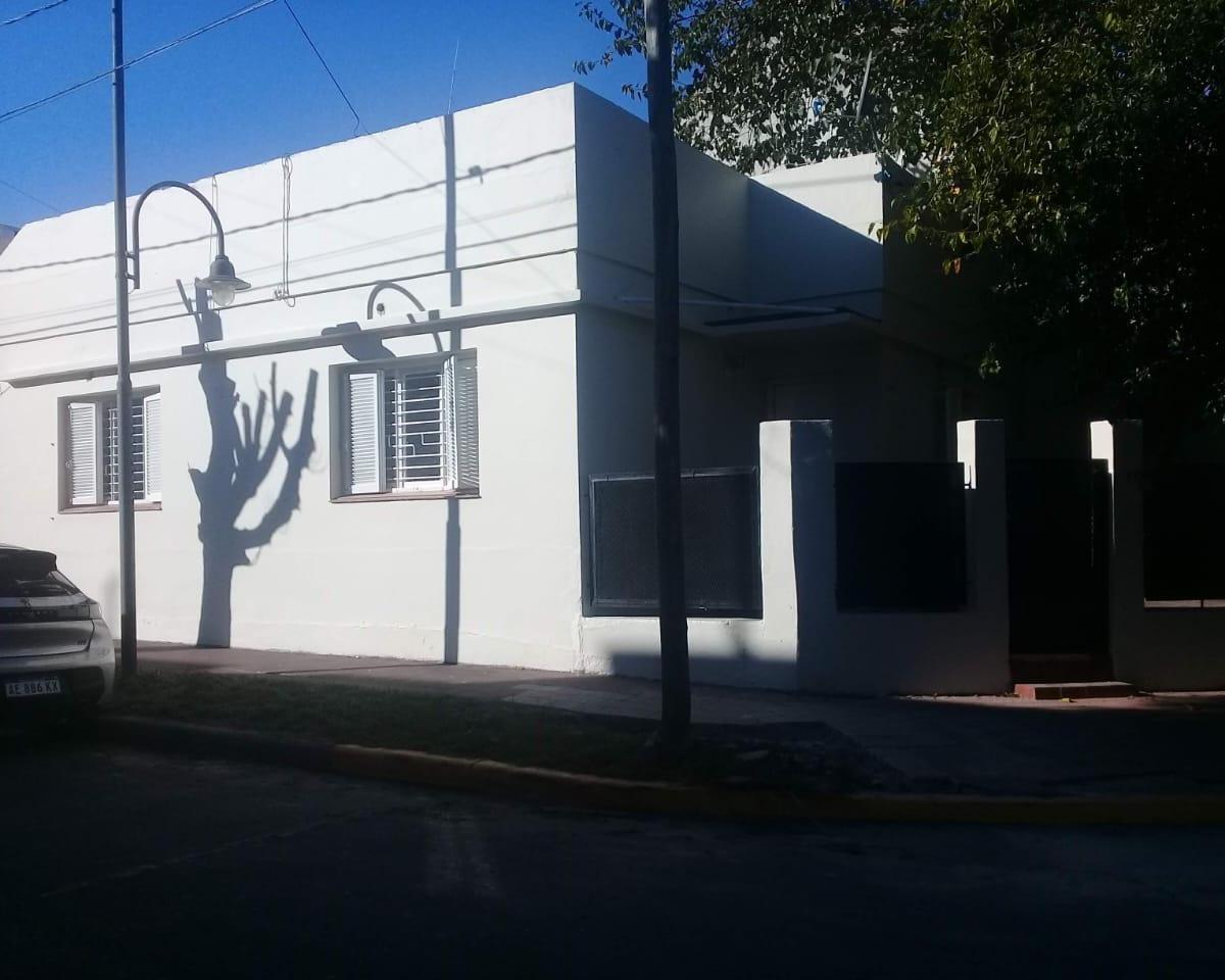 Three-bedroom house in Victoria