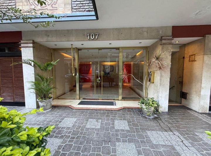 Departamento de 3 ambientes con 3 balcones en Caballito