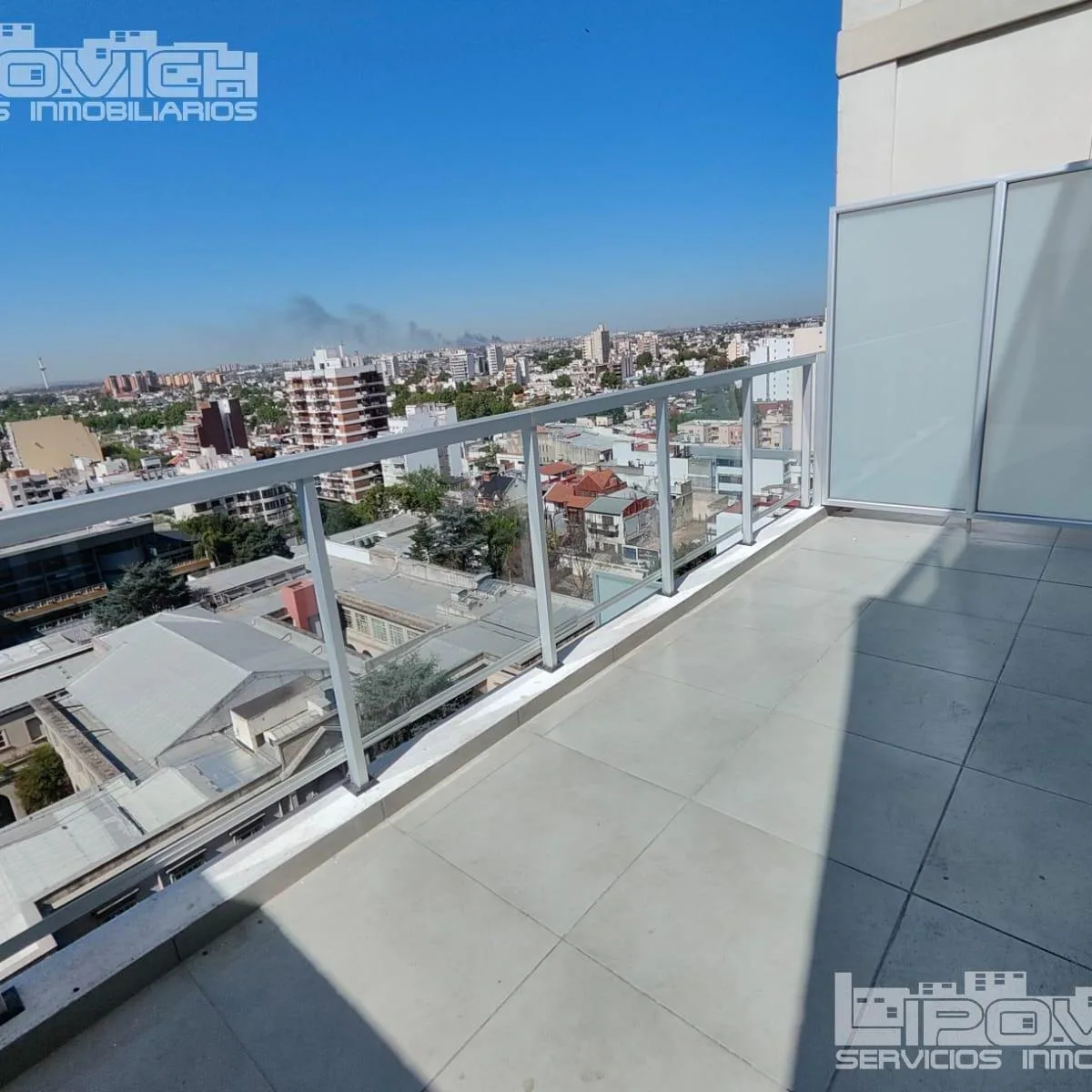 Квартира-студия с балконом и террасой в Flores