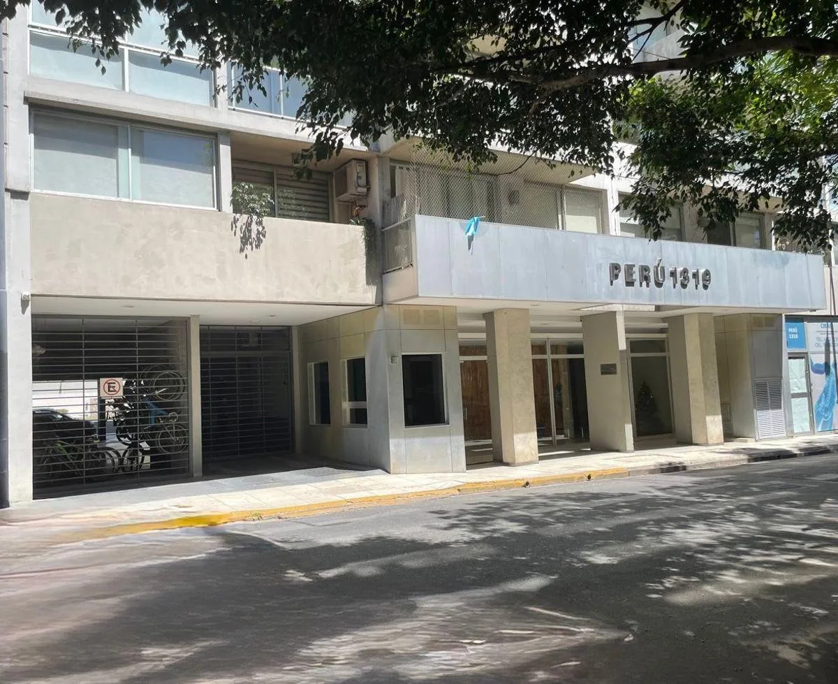 Apartamento de 3 ambientes de frente com varanda em San Telmo