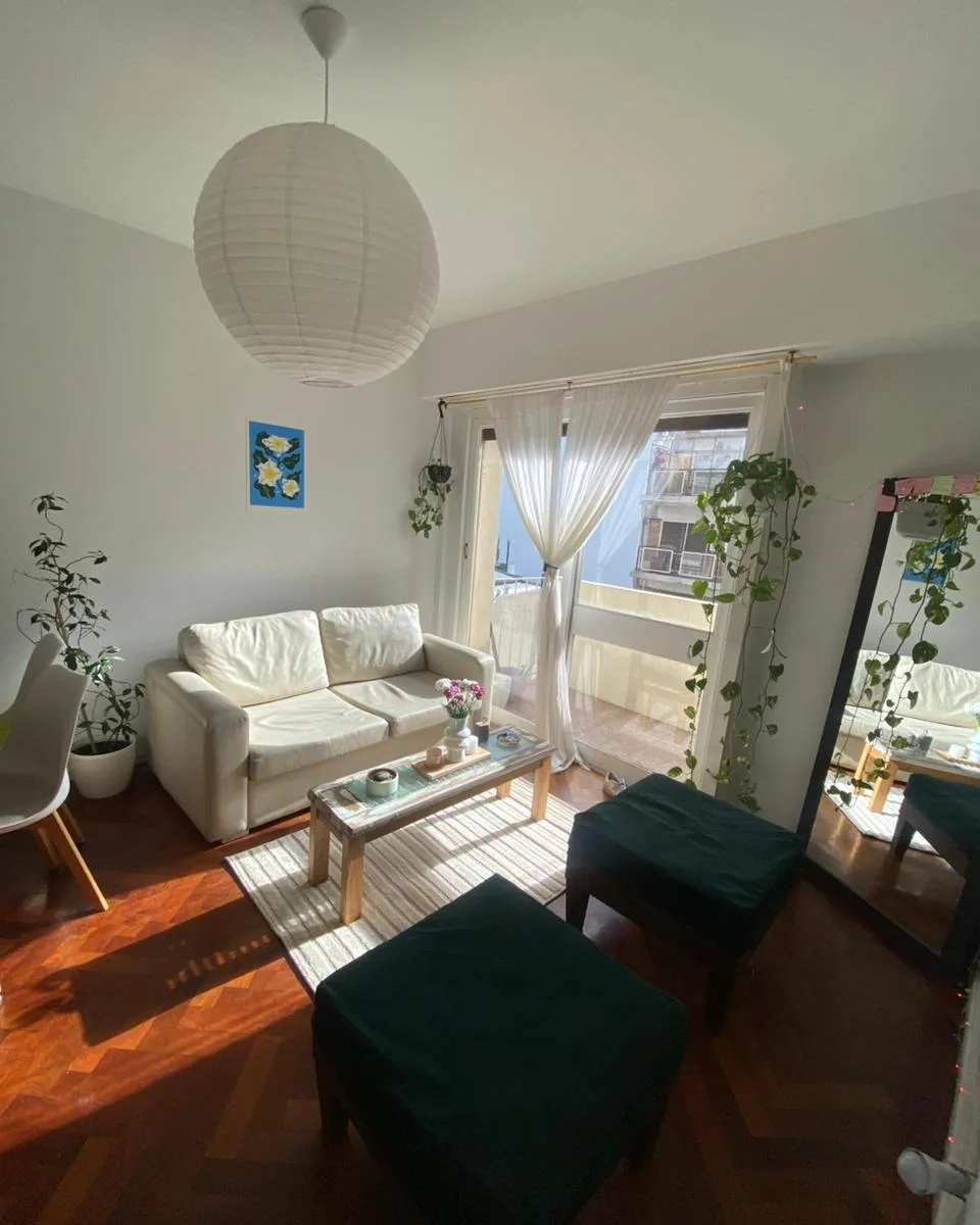 Monoambiente con balcón al frente en Belgrano