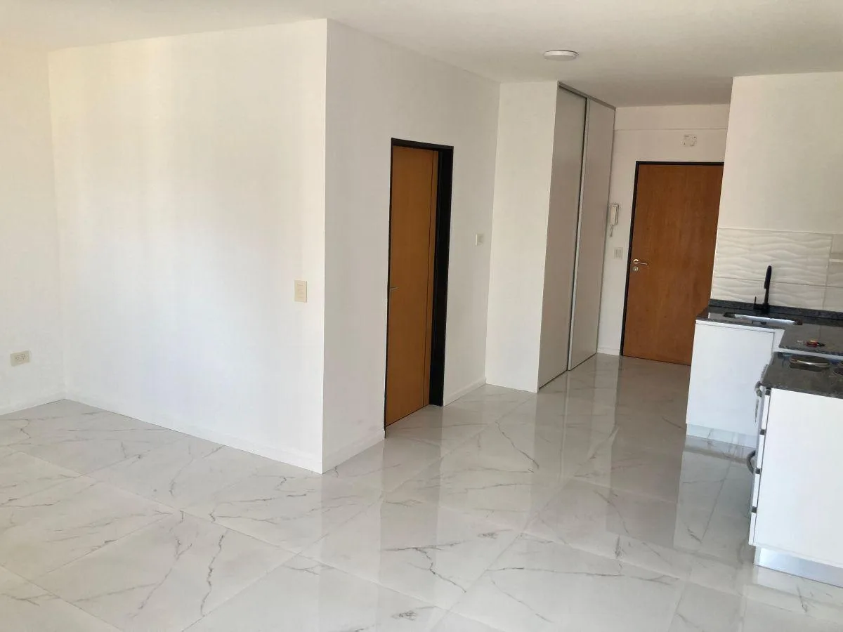 Departamento de 1 ambiente con balcón en Parque Patricios