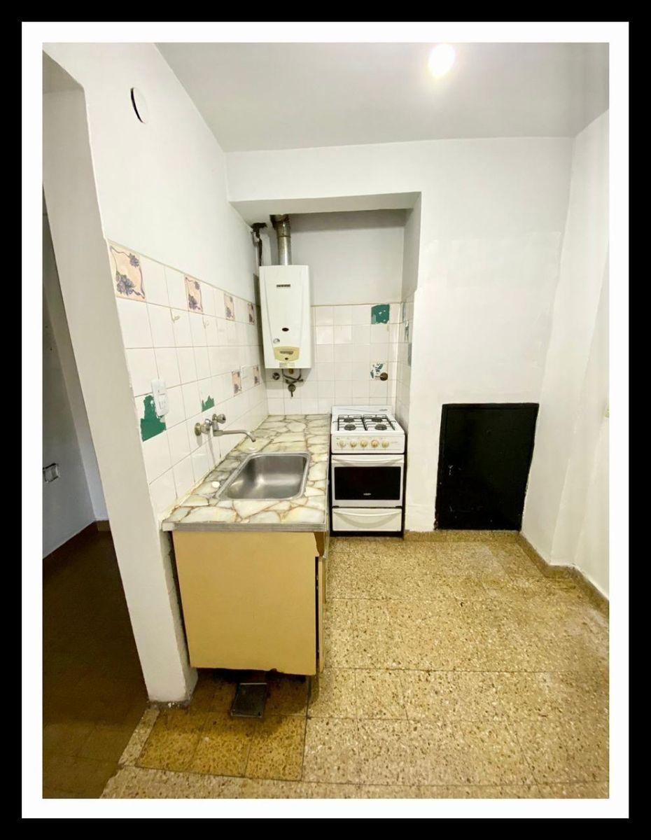 Departamento de 2 ambientes con balcón en Parque Patricios