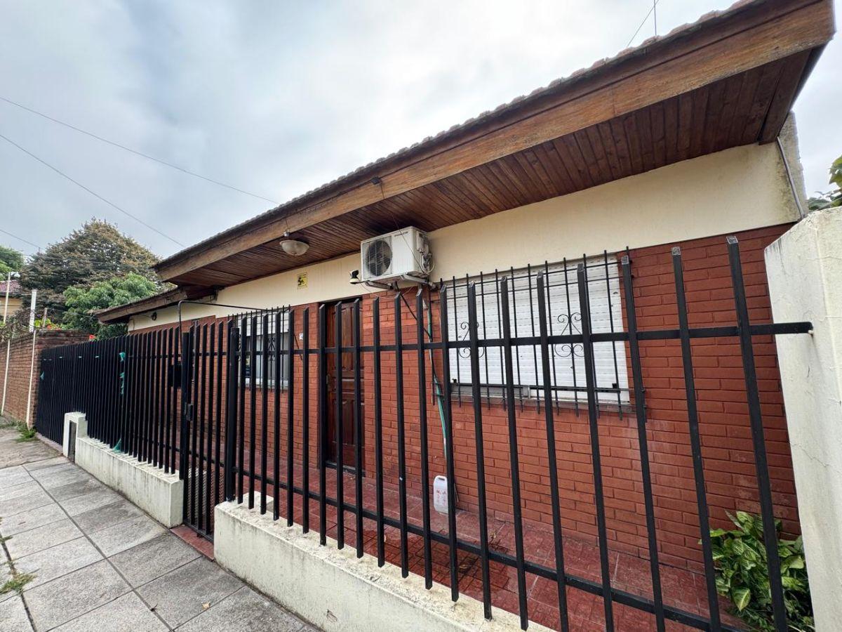 Casa de 4 ambientes com 3 dormitórios em Hurlingham