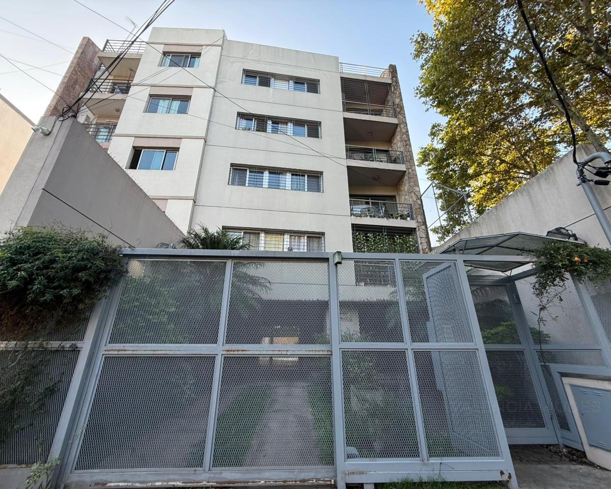 Apartamento de três ambientes com varanda em Haedo Sur (Morón)