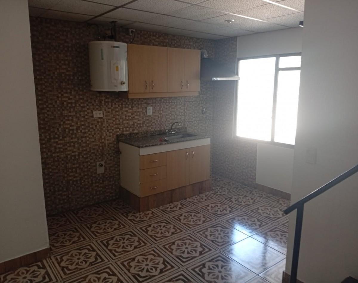 Apartamento de 2 ambientes com pátio e vaga opcional em General San Martín