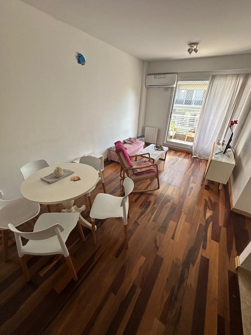 Apartamento de 3 ambientes com 2 dormitórios e vaga de garagem em Caballito