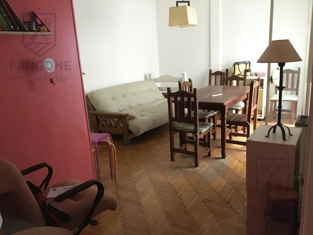 Departamento de 3 ambientes con 2 balcones en Balvanera