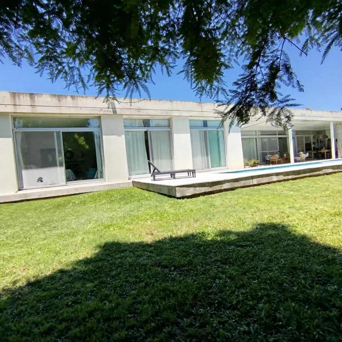 Casa Moderna 3 Dorm. Hormigón y Vidrio Excelente, Luminosa Detalles de Categoría
