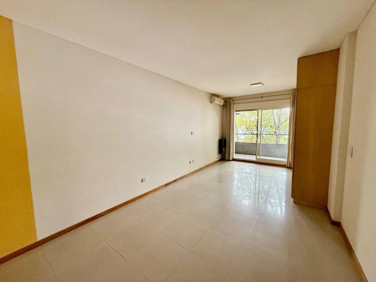 Kitnet de frente com varanda em Villa Crespo