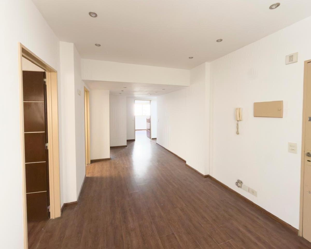 Apartamento de três ambientes de frente em Balvanera