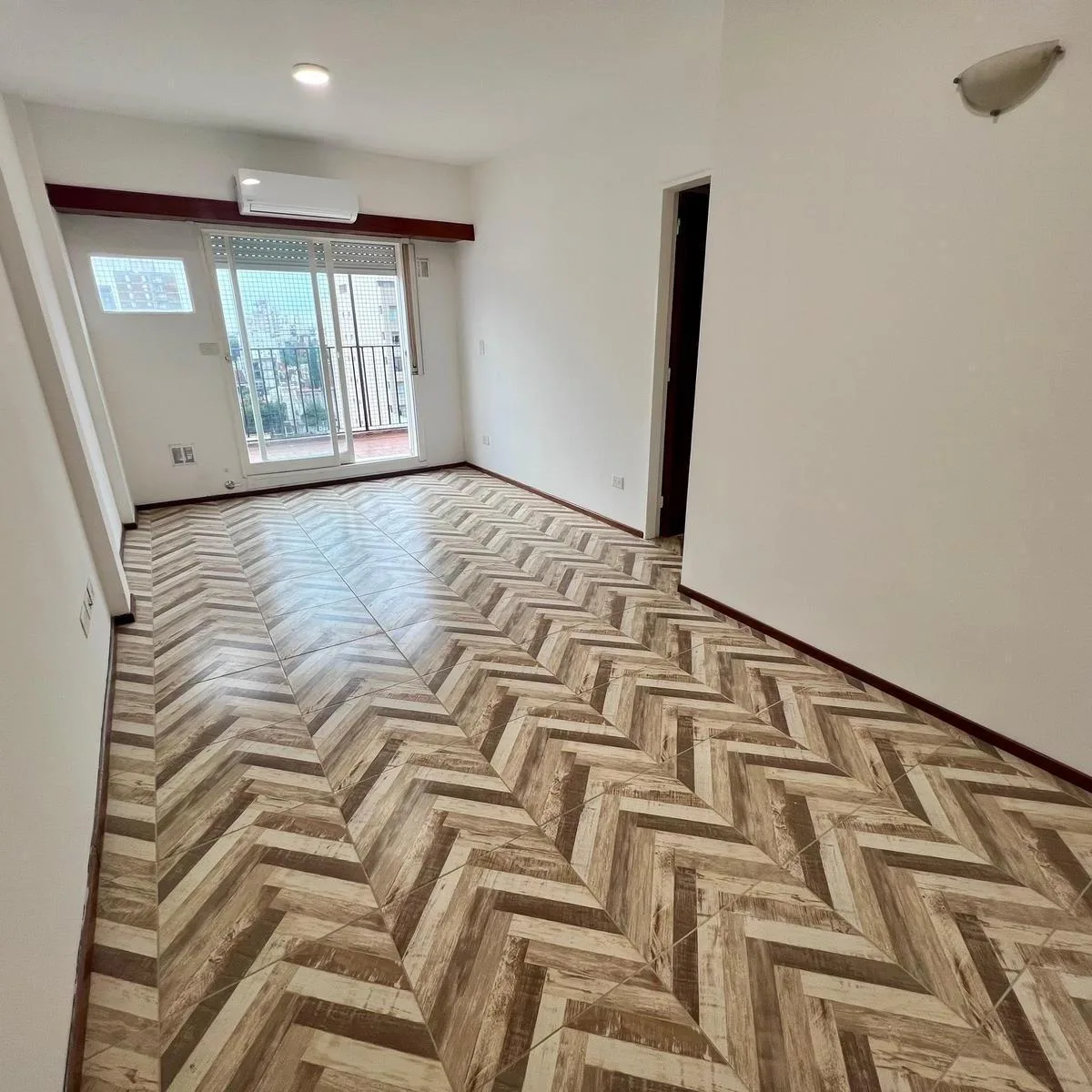 Refurbished two-bedroom half-floor apartment with balcony in Belgrano