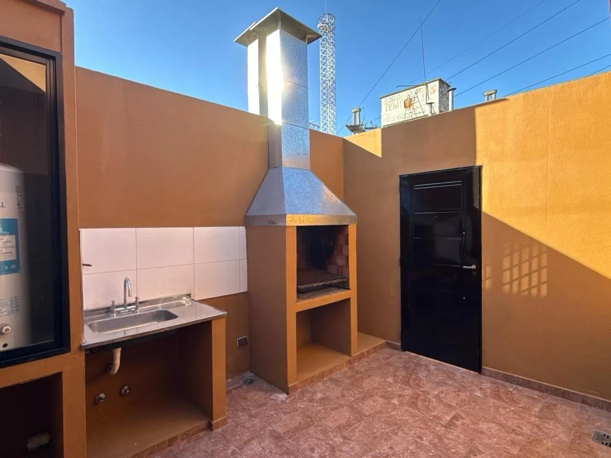 Three-room apartment with private-style layout in Lomas de Zamora Oeste