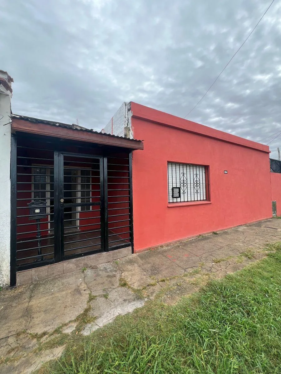 Casa con 2 Dorm. Berazategui