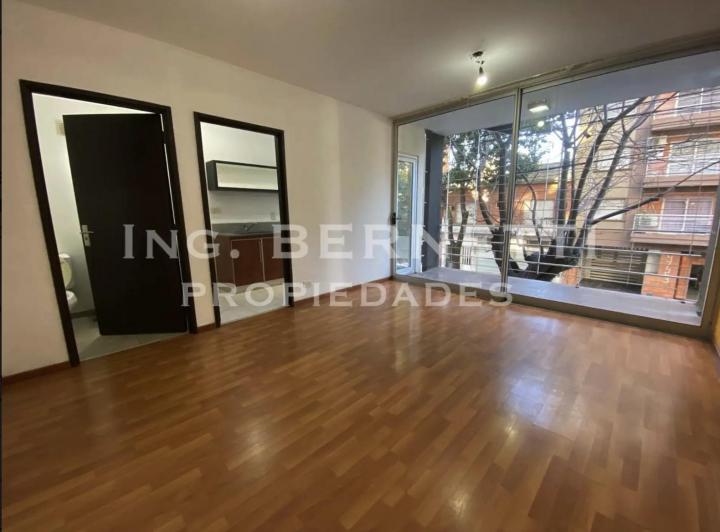 Semipiso de 2 ambientes con balcón en Villa Pueyrredón