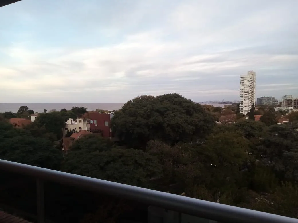 Трёхкомнатная квартира в La Lucila с видом на реку и город