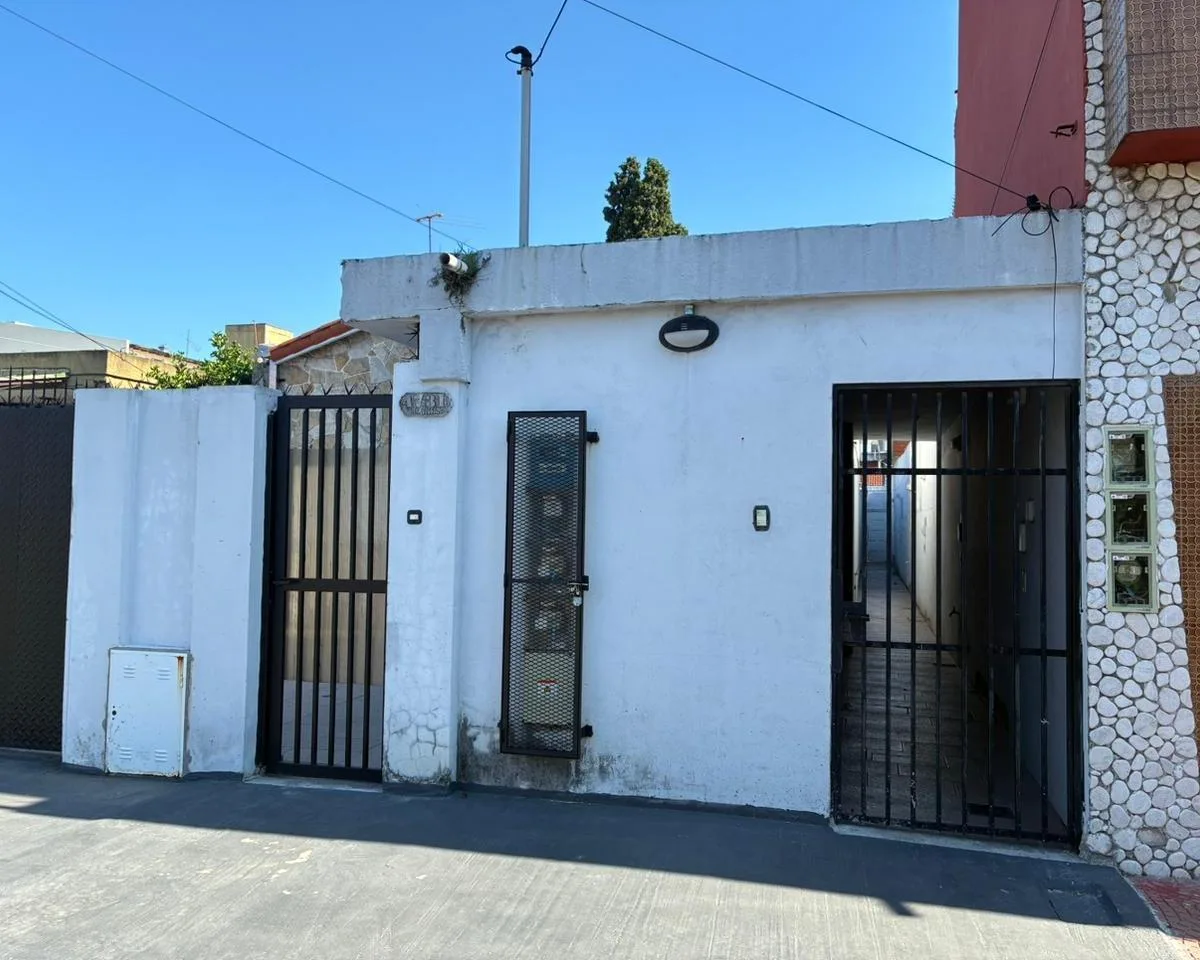 PH с двумя спальнями и двумя внутренними двориками в Avellaneda