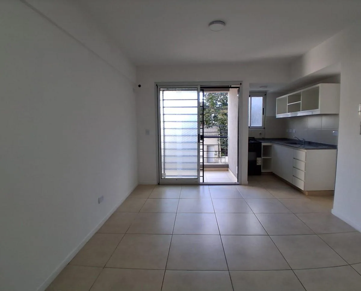 Monoambiente con balcón en Villa Saenz Peña