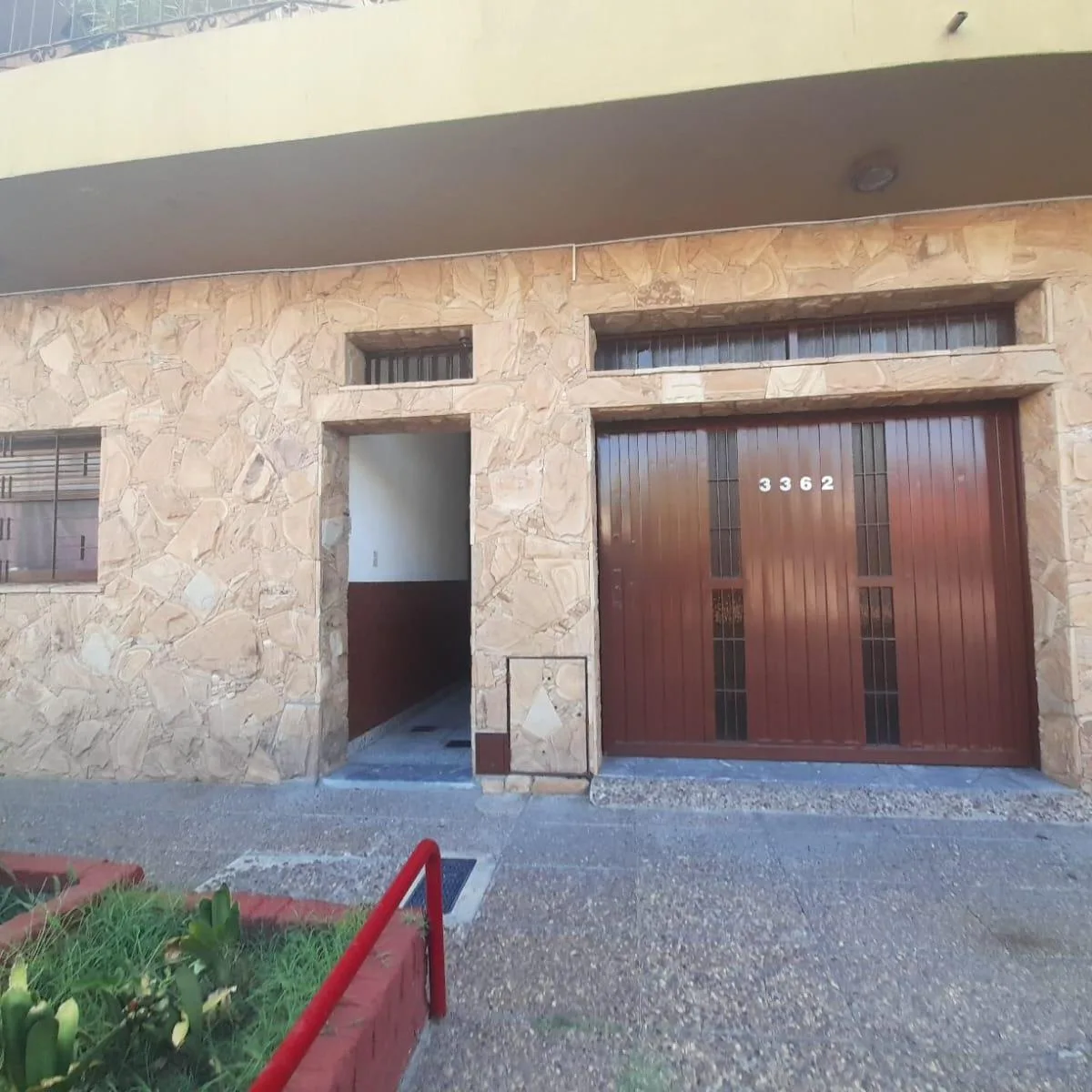 Apartamento de dois ambientes térreo em Vicente López, com quintal