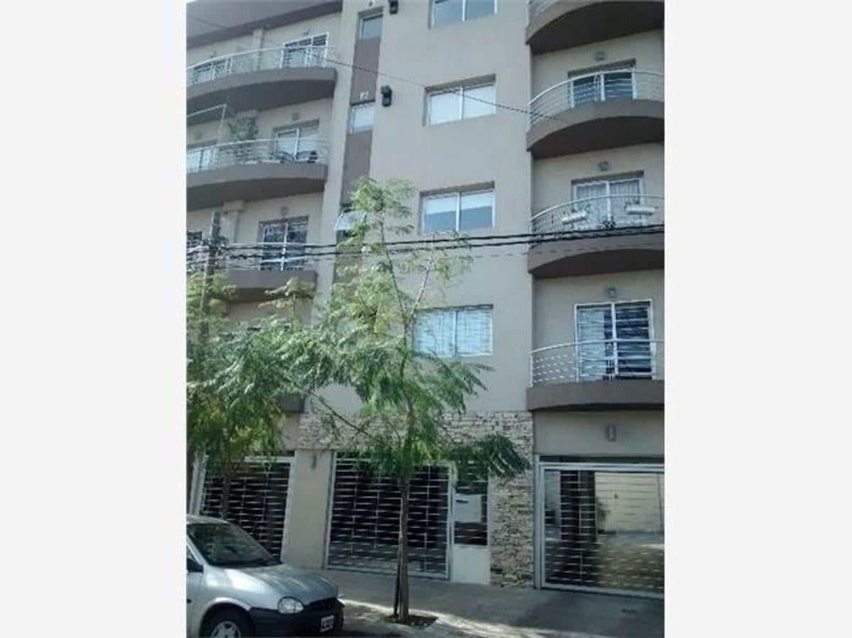 Departamento de 2 ambientes con cochera cubierta en Morón