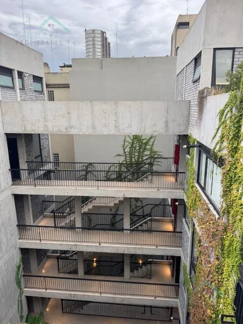 Monoambiente con balcón al frente en Belgrano