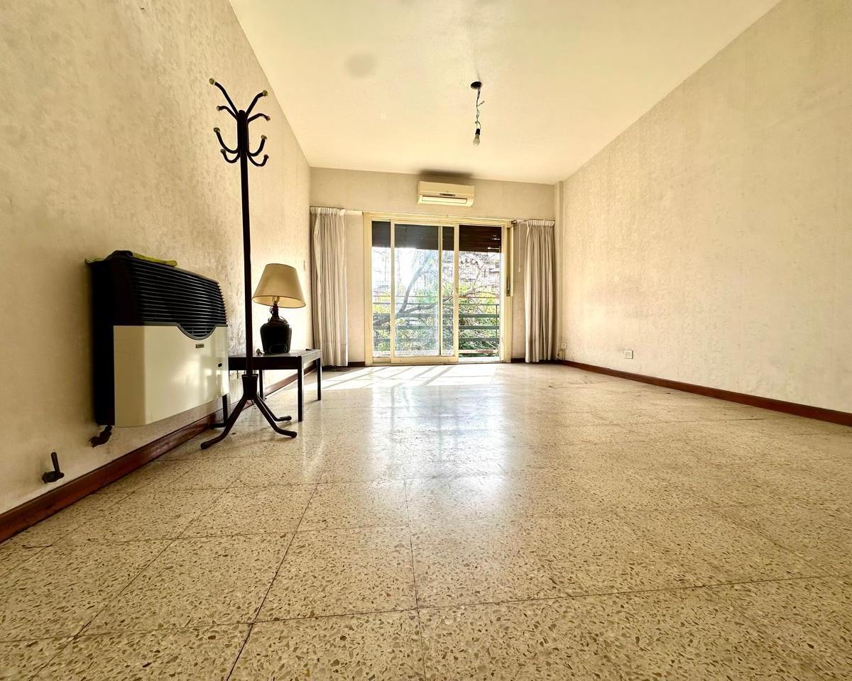 Departamento de 3 ambientes con balcón al frente en Barracas