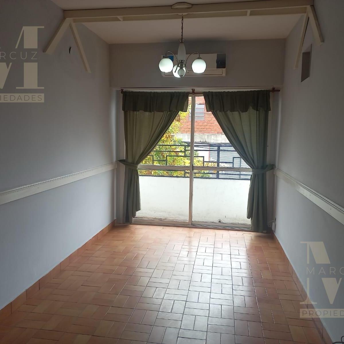 Three-room apartment with patio and balcony in Tablada