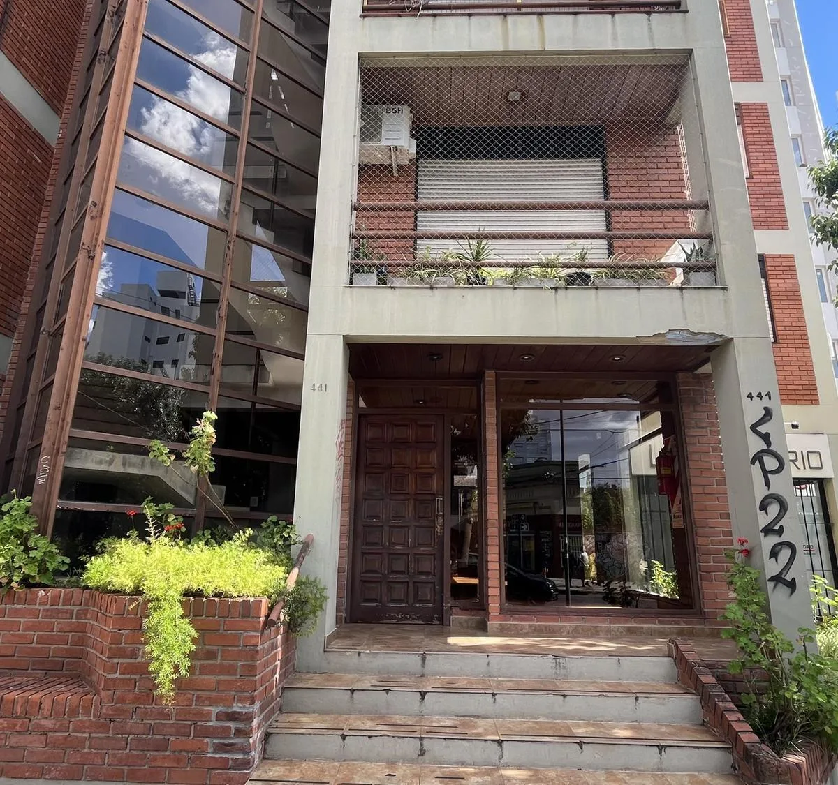 Departamento de 2 dormitorios con cochera en La Plata