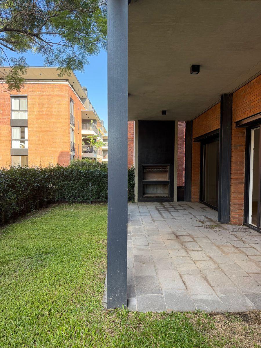 Квартира с 2 комнатами на первом этаже с садом в Beccar