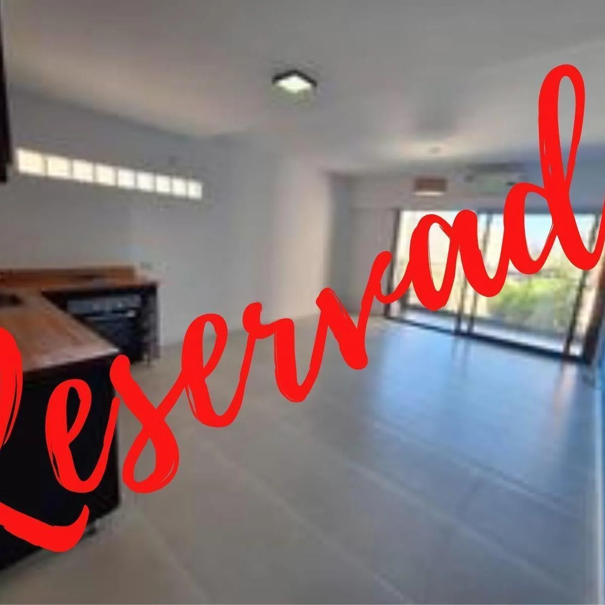 Kitnet em Almagro com varanda no 5º andar (fundos)