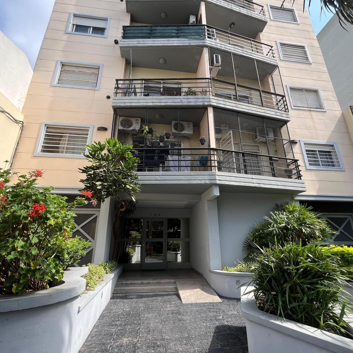 Apartamento de três ambientes em Morón