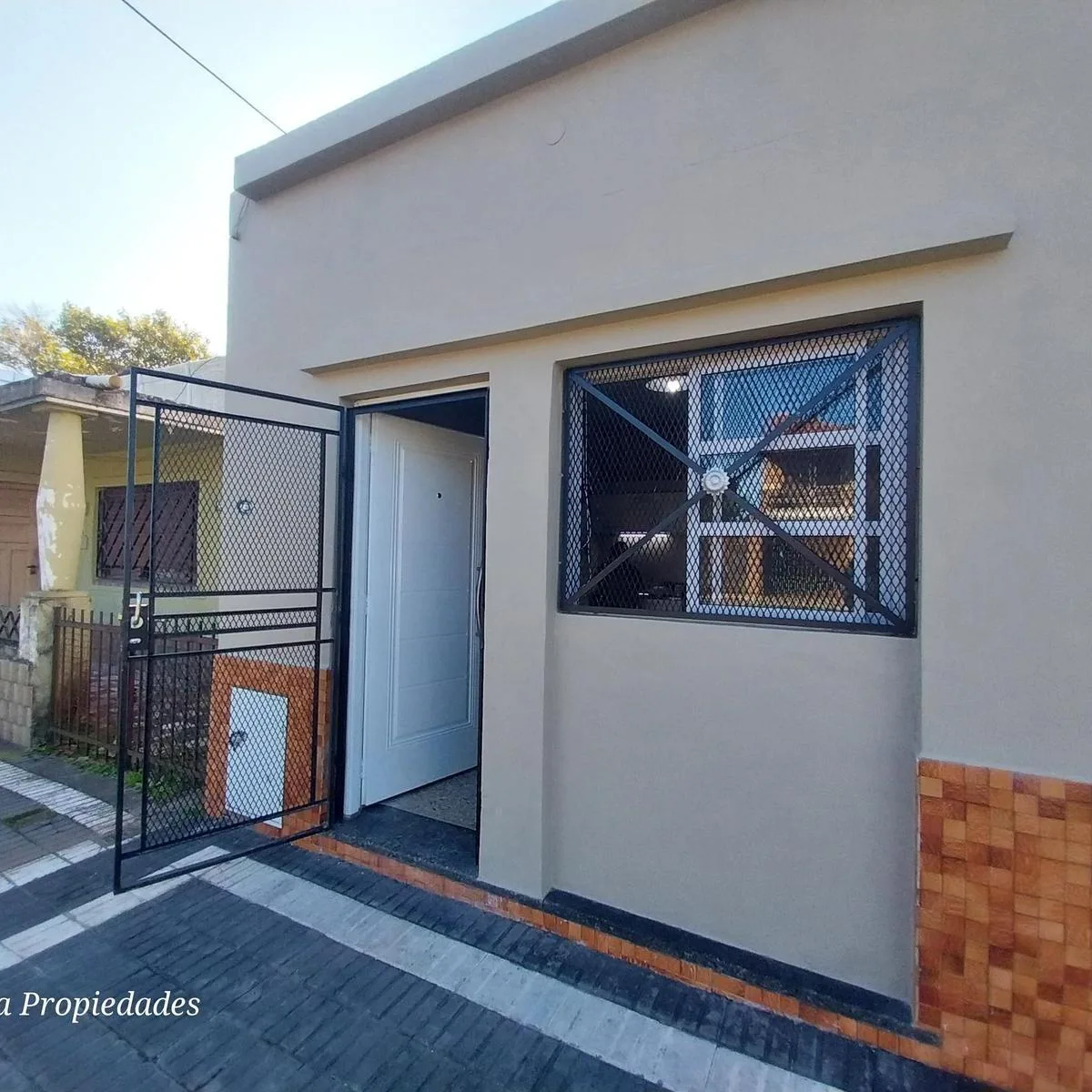 Ground-floor or upper-unit PH studio in Lomas de Zamora