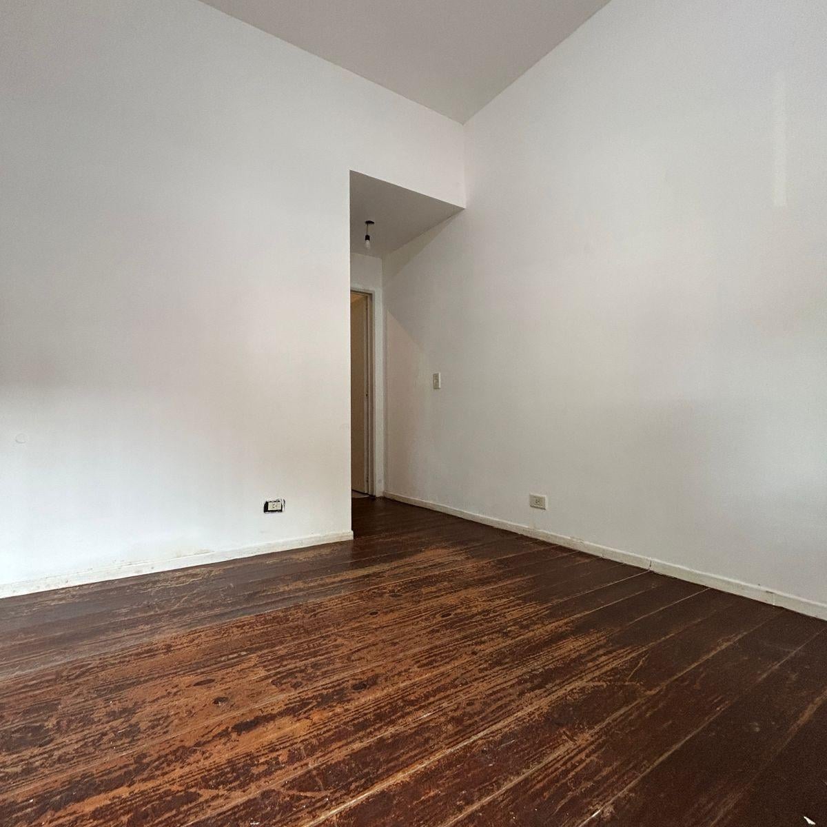 Ground-floor PH apartment in Victoria