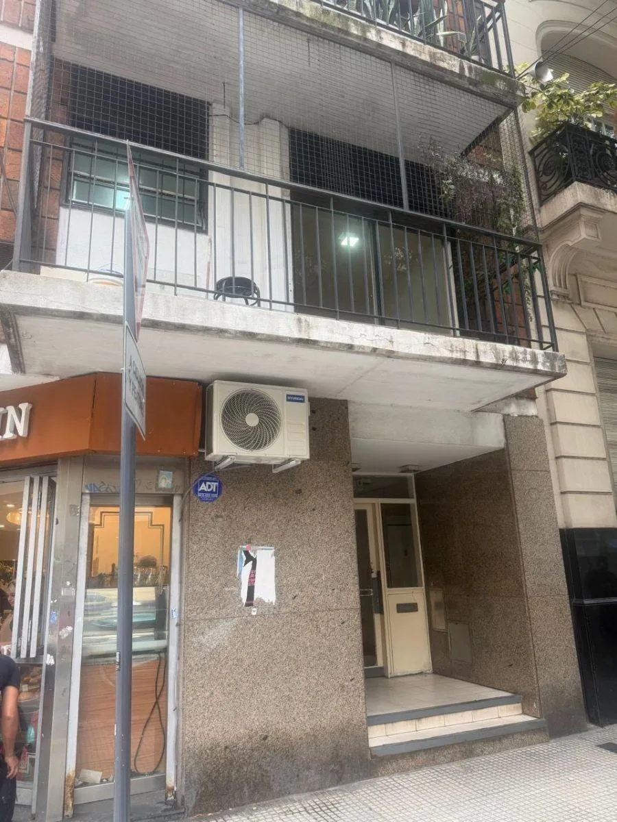 Two-bedroom apartment in Recoleta