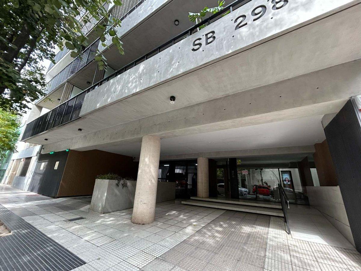 Monoambiente al frente con balcón en Villa Santa Rita