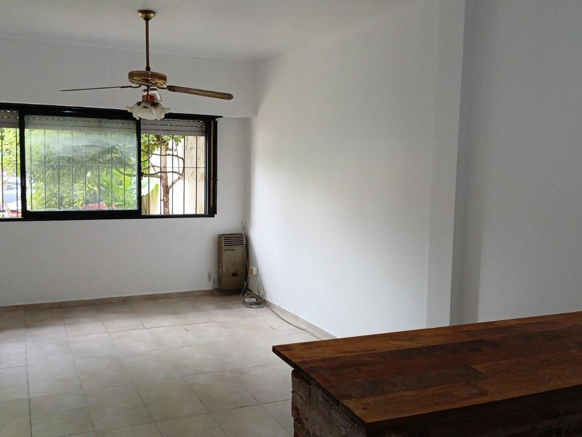 Departamento de 1 ambiente en planta baja al frente en Monte Castro
