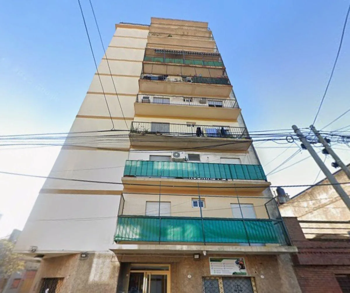 Departamento de 3 ambientes con balcón en Avellaneda