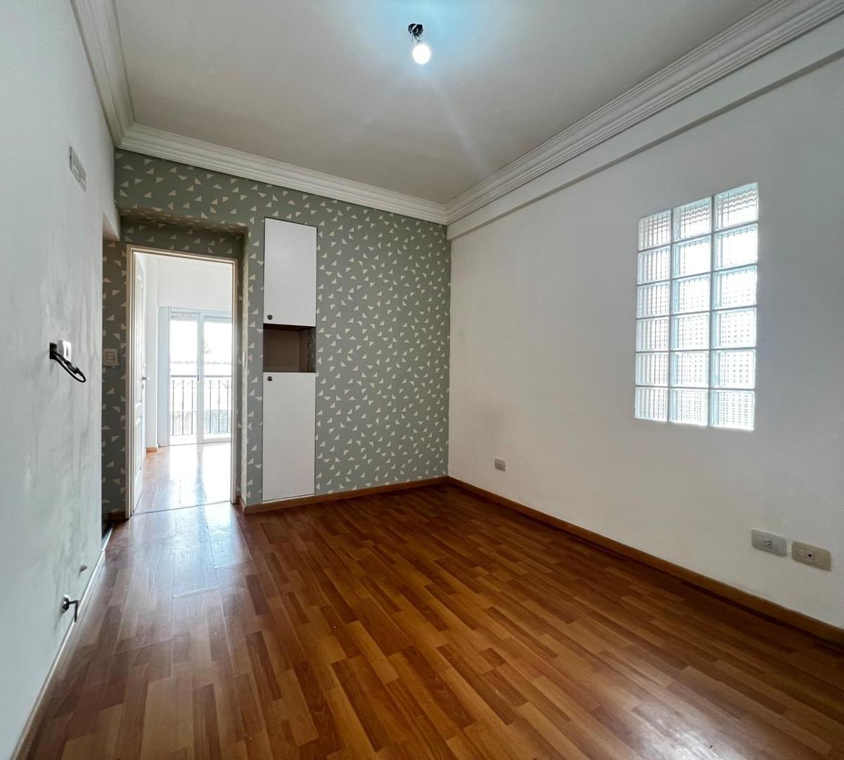 Apartamento de dois ambientes com 1 quarto em Lanús