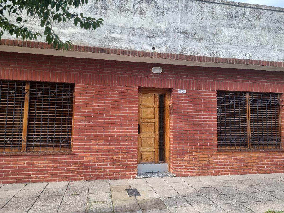 Casa com 2 dormitórios em Monte Chingolo (Lanús)