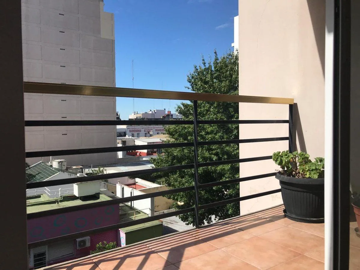 Three-room apartment with 2 balconies in General San Martín