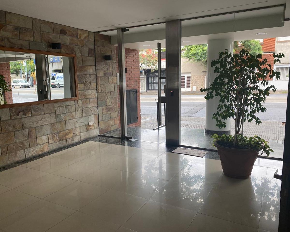 Departamento de 2 ambientes con patio en Parque Avellaneda