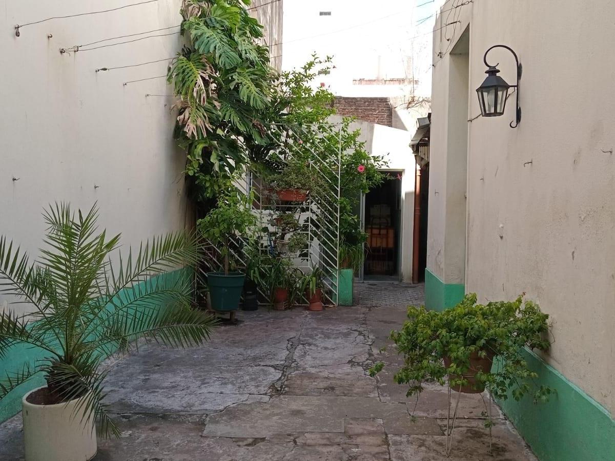 Casa de 5 dormitórios para uso comercial em Almagro