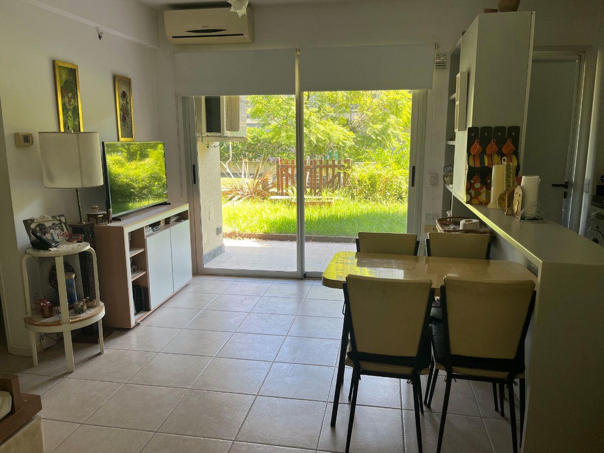 Two-room ground-floor apartment with garden in Tigre