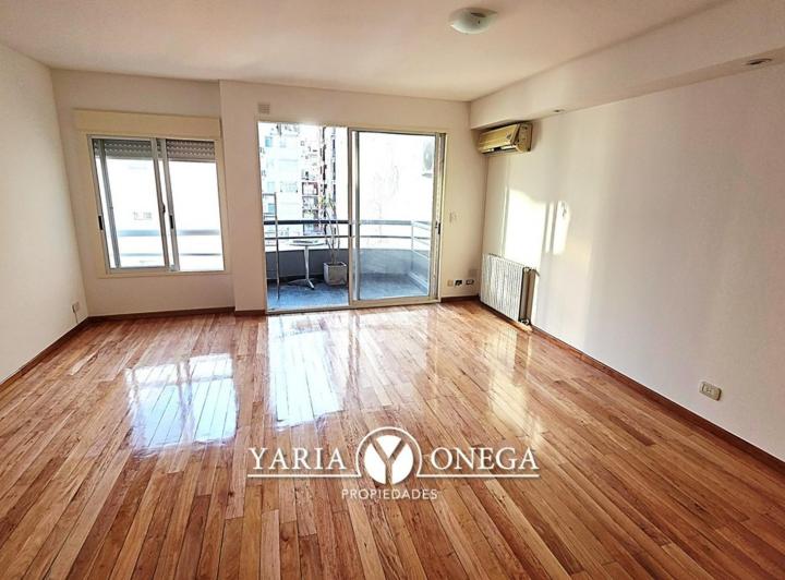 Semipiso de 2 ambientes con cochera en Colegiales