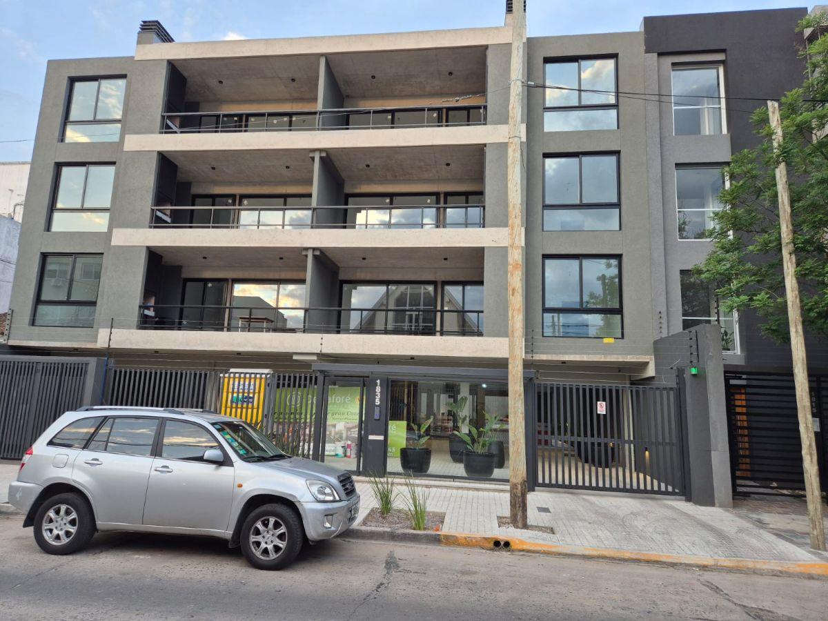 Apartamento com 2 dormitórios e vaga de garagem em Beccar