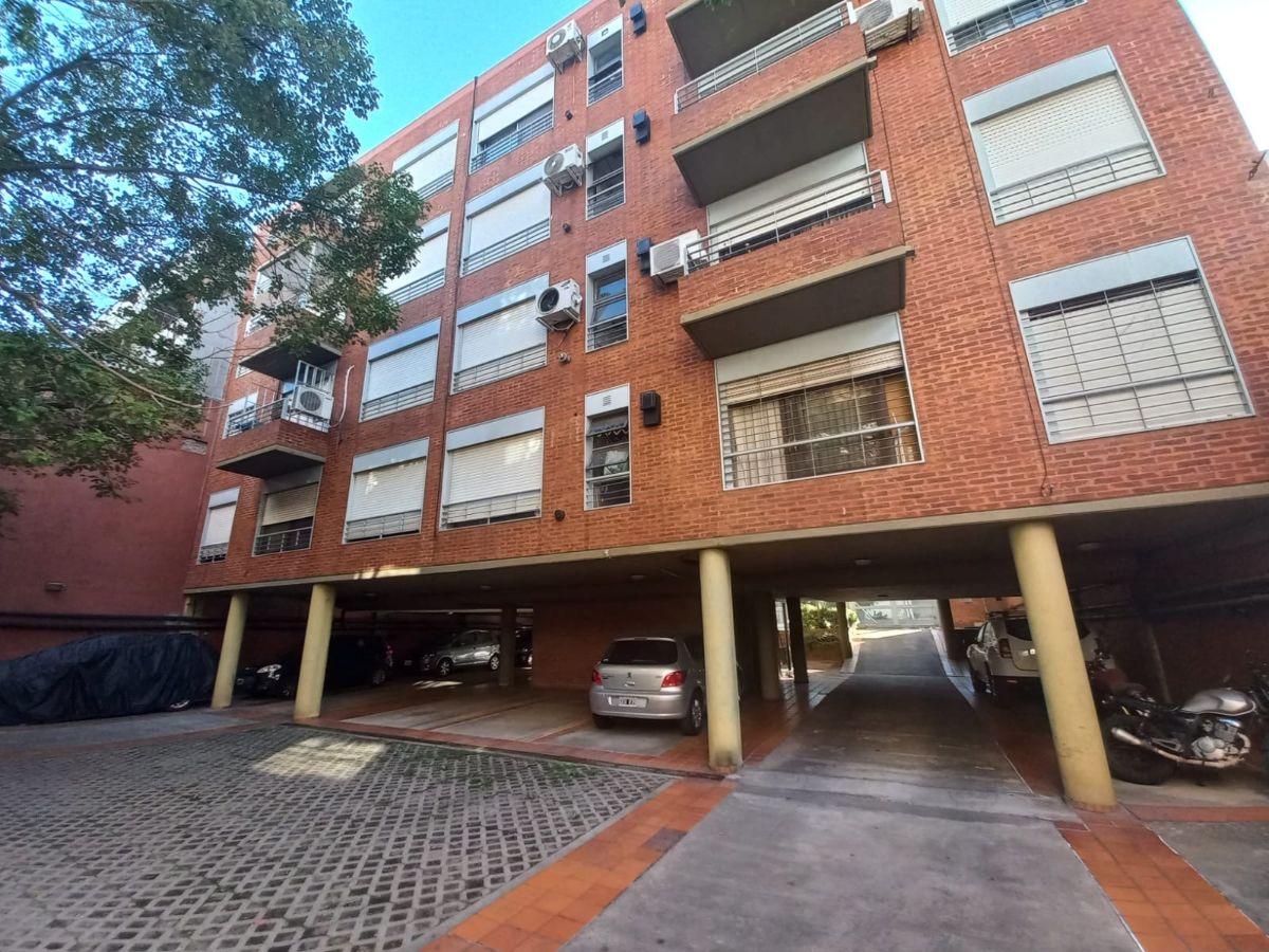 2 ambientes con balcón y cochera