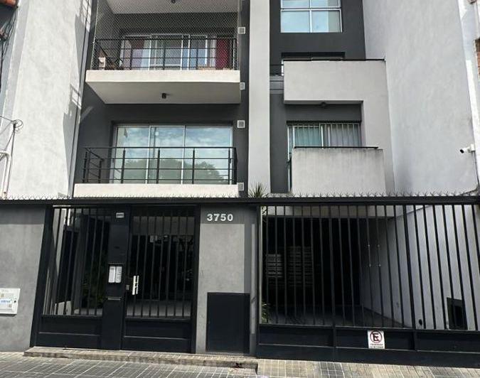 Departamento semipiso de 3 ambientes con cochera y balcón en Vicente López