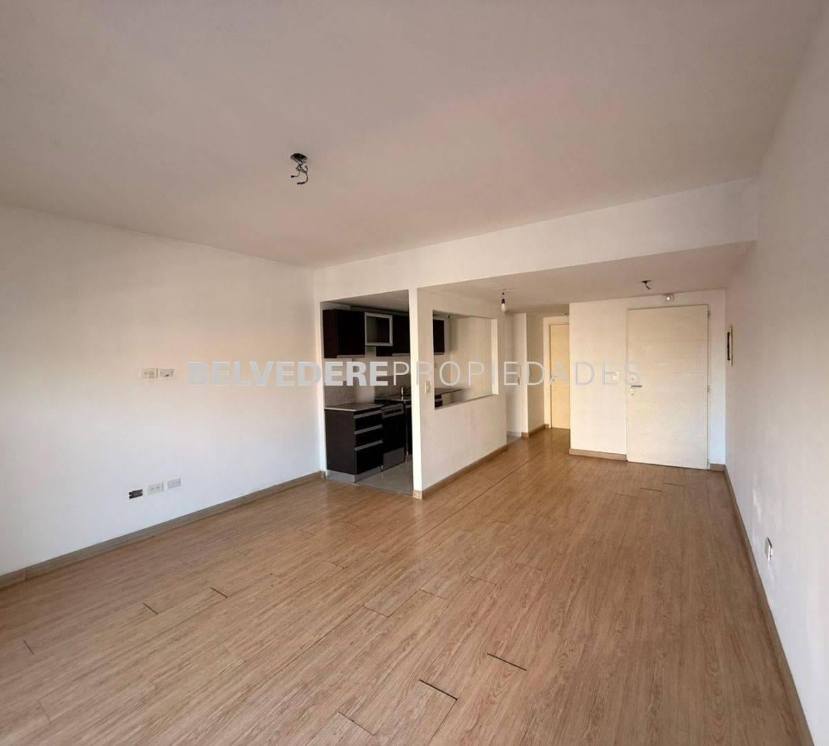 Departamento 2 ambientes al frente con balcón en Avellaneda