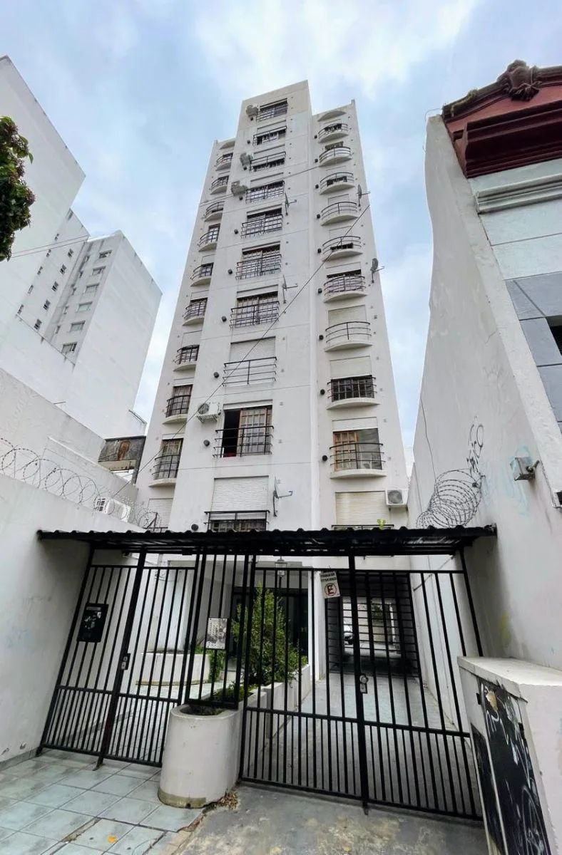 Departamento de 1 dormitorio frente y contrafrente en La Plata