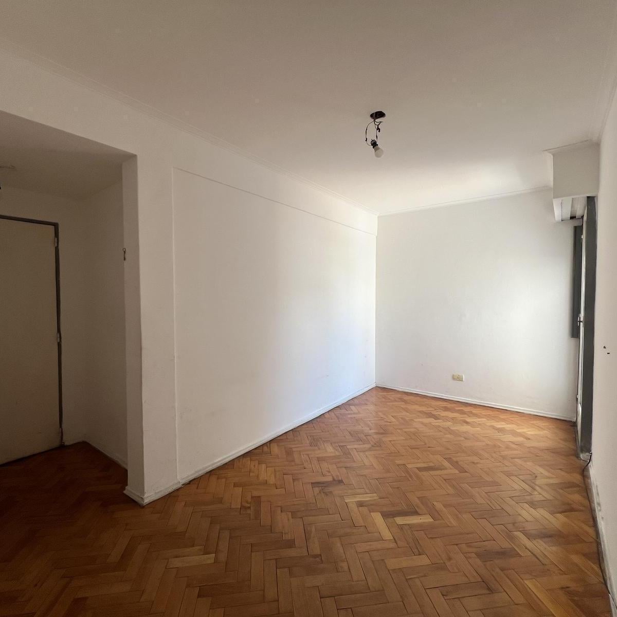 Departamento de 2 ambientes con patio y balcón en Flores